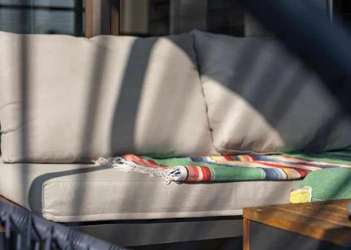 Historic Place With Paid Parking Apartment *