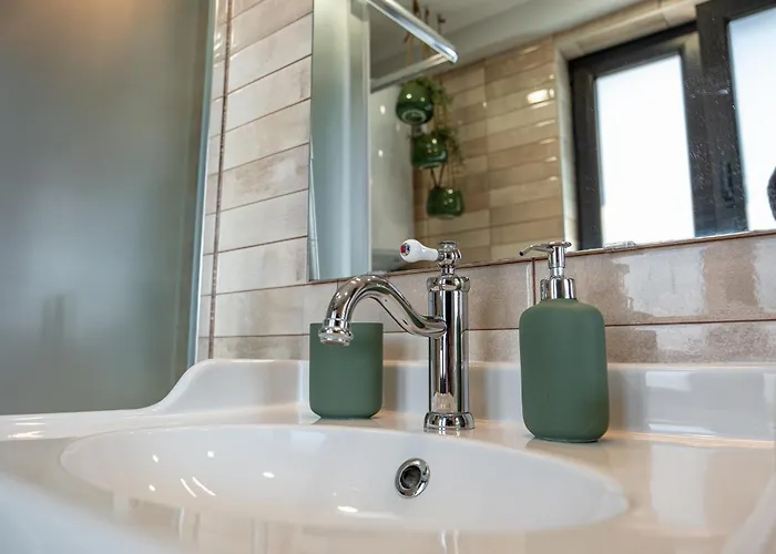 Historic Place With Paid Parking Lägenhet *