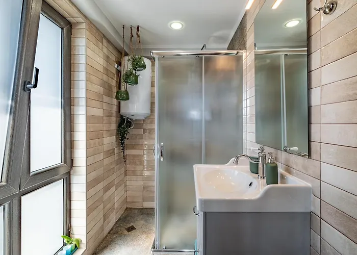 Historic Place With Paid Parking Lägenhet *