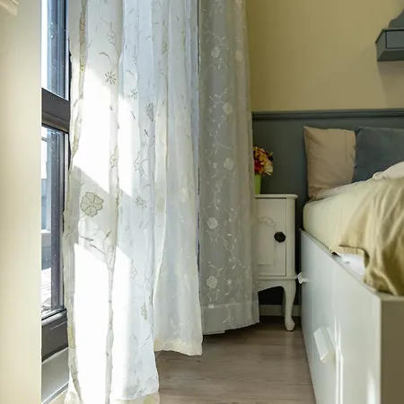 Historic Place With Paid Parking Apartment Warna