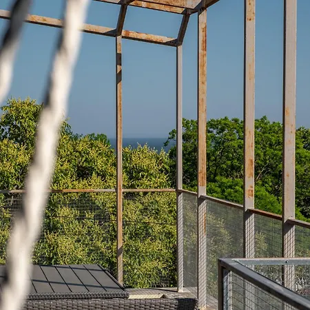 Historic Place With Paid Parking Apartment *